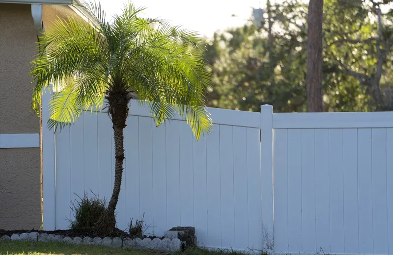 privacy vinyl fence